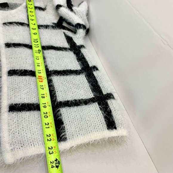 Women’s Buttery Soft Luxurious Black & White eyelash plaid sweater cardigan - Picture 8 of 8